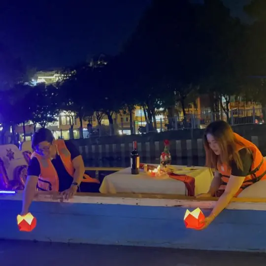 Thuê Thuyền Nhiêu Lộc (10–30 Người)