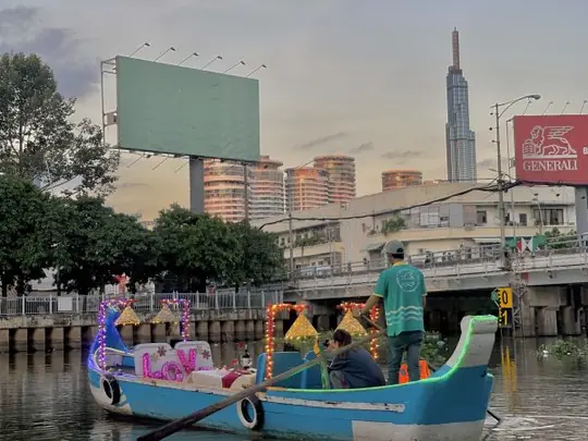 Thuê Thuyền 6–15 Người – Thuyền Nhiêu Lộc