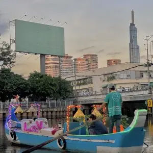 Thuê Thuyền 6–15 Người – Thuyền Nhiêu Lộc