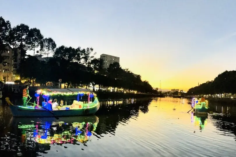 Thuê Thuyền Nhiêu Lộc 2 Tầng (10–30 Người)