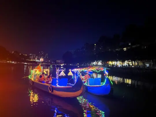 Thuê Thuyền Nhiêu Lộc (10–30 Người)